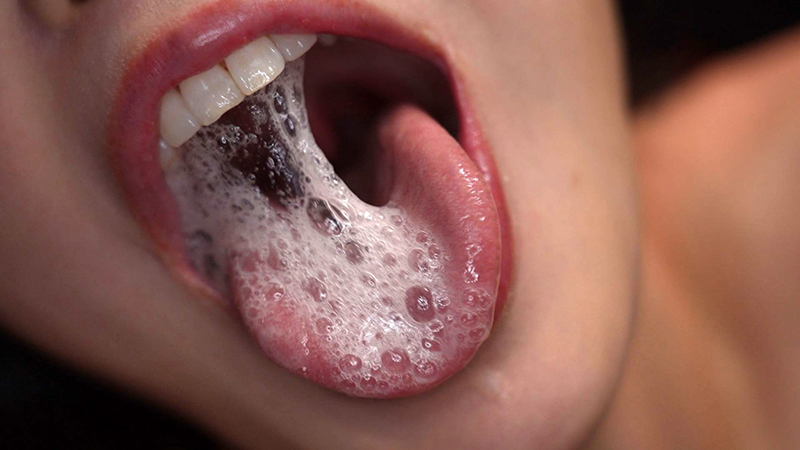 ごっくん淫語 耳元で聞く、ネバスペと喉越しごっくんのエロい音　藤木紗英　サンプル画像04